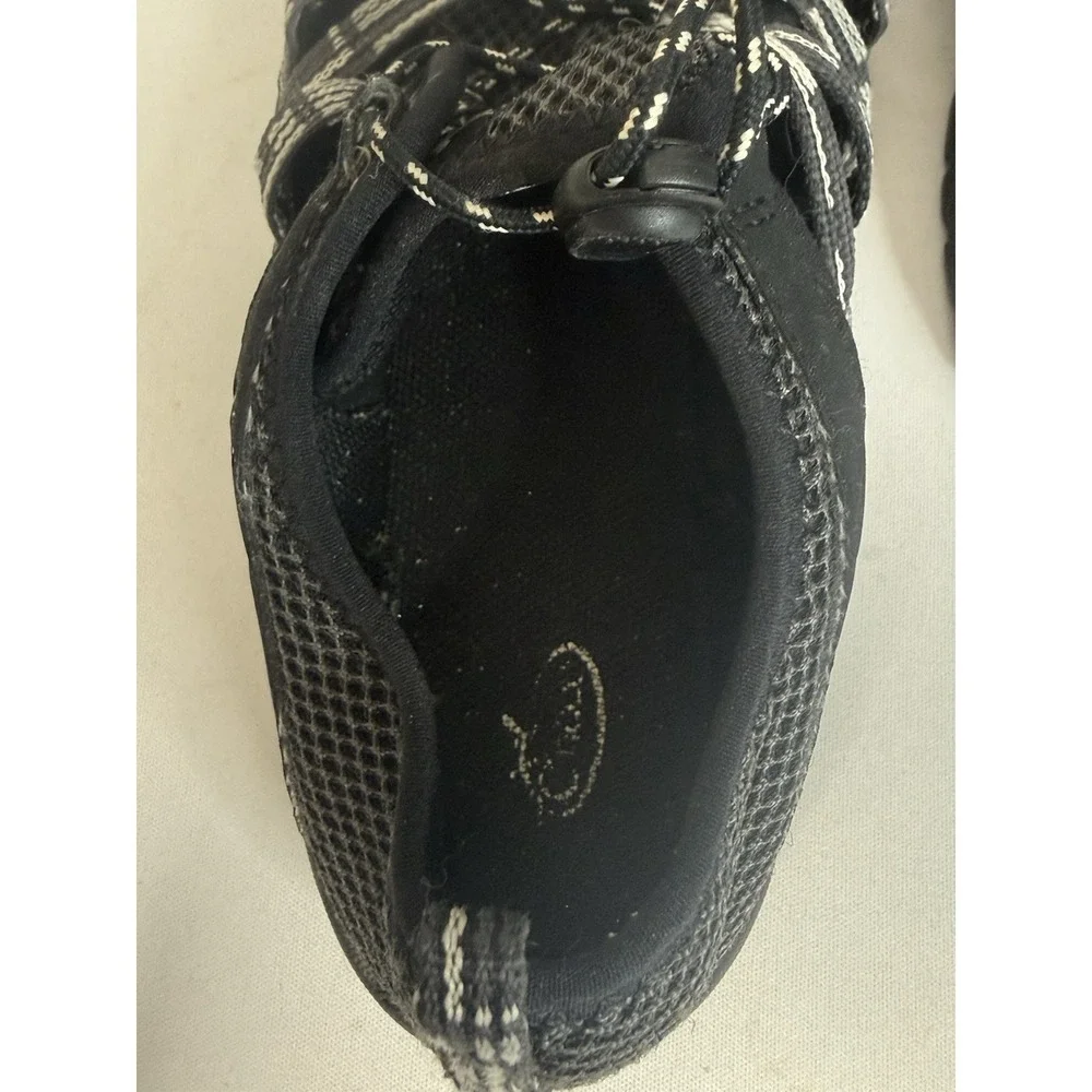 Chaco Junior Kid Outcross Size 4 Watersport Shoes Black and Grey